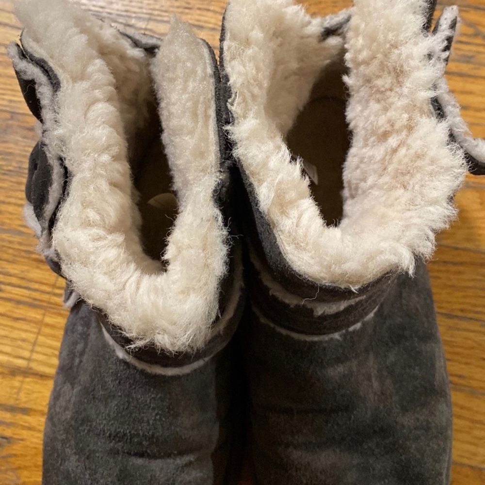 UGG Boots - Picture 7 of 7